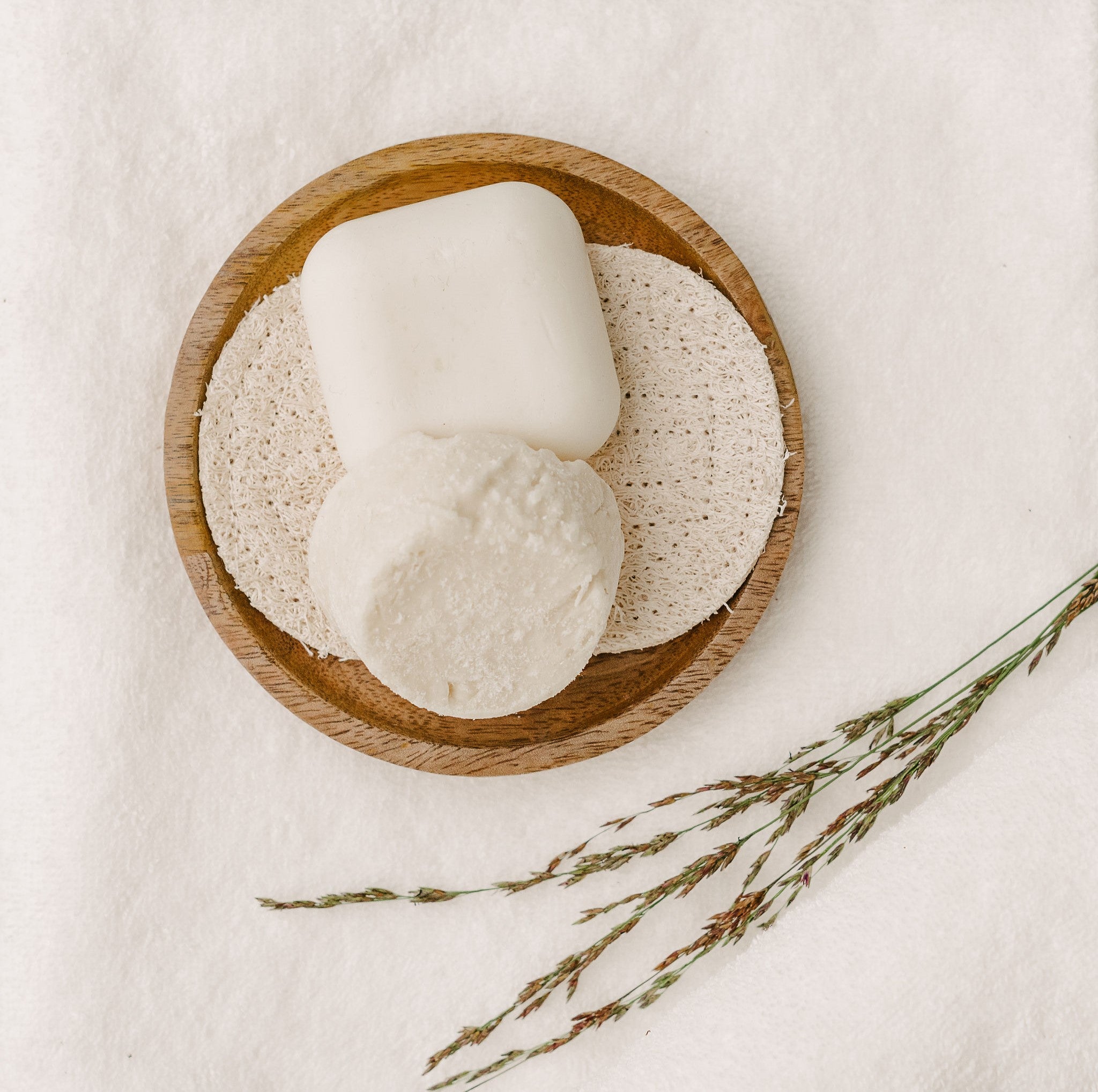 Setti - valinnainen shampoopala + Jojoba & Hunajamaito hoitoainepala